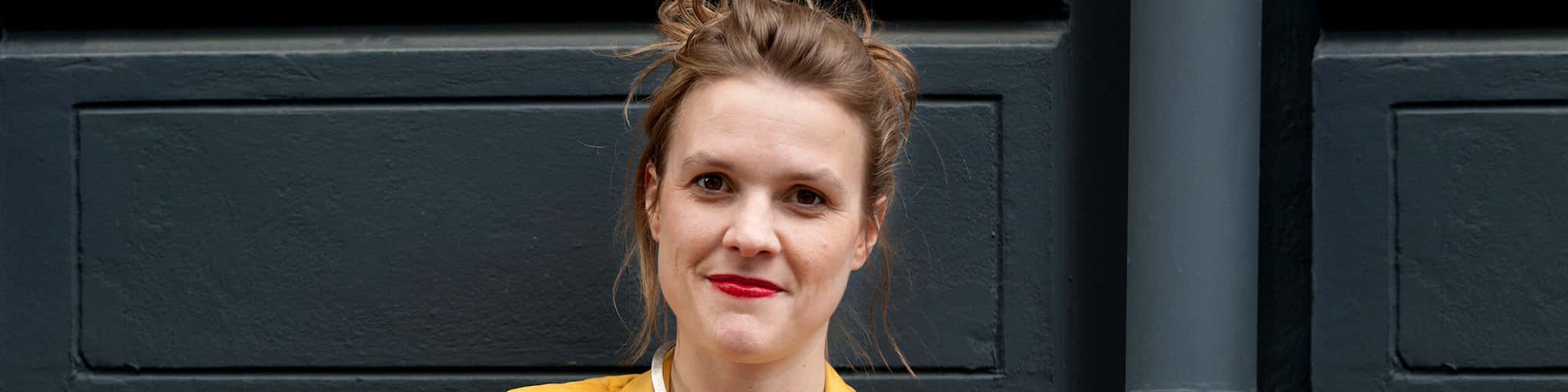 Terry Reintke vor einem dunkeln Hintergrund.